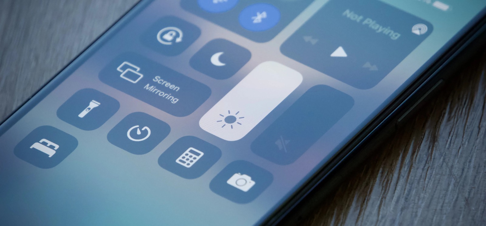 Layar iPhone Redup Sendiri, Meskipun Kecerahan Layar Tinggi